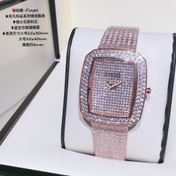 实拍 伯爵-Piaget 非凡珍品系列情侣腕表 瑞士石英机芯 蓝宝石玻璃镜面 表壳尺寸小号25x30mm 大号35x40mm厚度约8mm