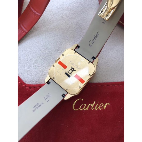 实拍 卡地亚CARTIER山度士系列W2009251女士瑞士石英手表,三码合一 表盘女款直径38.5mm30.3mm,男款表盘直径44.6*34.6mm 手表厚度超薄0.5mm,搭载瑞士ETA石英机芯 ,超强蓝宝石玻璃镜面,度玫瑰金方形表盘,罗马数字时刻度,316精钢表壳,原装精钢磨砂折叠表扣,法国原装进口美洲高光鳄鱼皮黑色表带 闪耀夺目!大气时尚! 实拍 卡地亚CARTIER山度士系列W2009251女士瑞士石英手表,三码合一 表盘女款直径38.5mm30.3mm,男款表盘直径44.6*34.6mm 手表厚度超薄0.5mm,搭载瑞士ETA石英机芯 ,超强蓝宝石玻璃镜面,度玫瑰金方形表盘,罗马数字时刻度,316精钢表壳,原装精钢磨砂折叠表扣,法国原装进口美洲高光鳄鱼皮黑色表带 闪耀夺目!大气时尚!