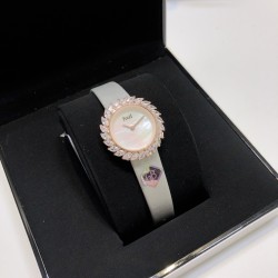 ❤️伯爵-PIAGET 全新高级珠宝系列，18K白金.玫瑰金，镶饰24颗马眼型切割美钻（约3.84克拉）是高级珠宝制作的一大挑战；钻石散发的耀眼光芒，皮带采用轻柔的缎面材质，与钻石造型形成优雅对比。原装尺寸31X7.8mm