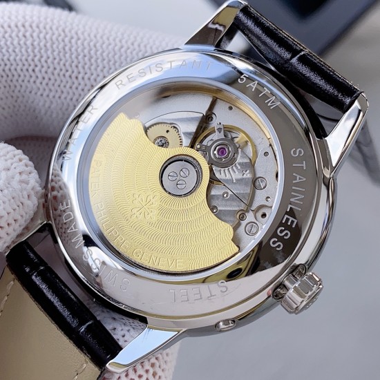 PP最新款式 百达翡丽Patek Philippe 搭配进口9100多功能机芯(零返修)功能(24小时,星期,星辰,月份)进口316精钢!搭配意大利进口小牛皮!原装折叠扣!尺寸42mm。耐磨防刮蓝宝石玻璃!超强防水50米!简约而不简单!百达翡丽,你值得拥有! PP最新款式 百达翡丽Patek Philippe 搭配进口9100多功能机芯(零返修)功能(24小时,星期,星辰,月份)进口316精钢!搭配意大利进口小牛皮!原装折叠扣!尺寸42mm。耐磨防刮蓝宝石玻璃!超强防水50米!简约而不简单!百达翡丽,你值得拥有!