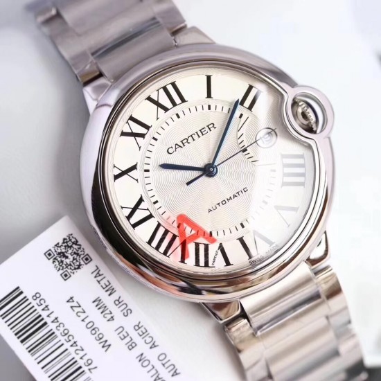 卡地亚 「 Cartier 」原装1:1复刻 、凸面弧形表壳,扭索雕纹表盘,剑形指针,在卡地亚制表世界中,Ballon Bleu 蓝气球腕表以风格细腻,格调高雅著称。 卡地亚 「 Cartier 」原装1:1复刻 、凸面弧形表壳,扭索雕纹表盘,剑形指针,在卡地亚制表世界中,Ballon Bleu 蓝气球腕表以风格细腻,格调高雅著称。