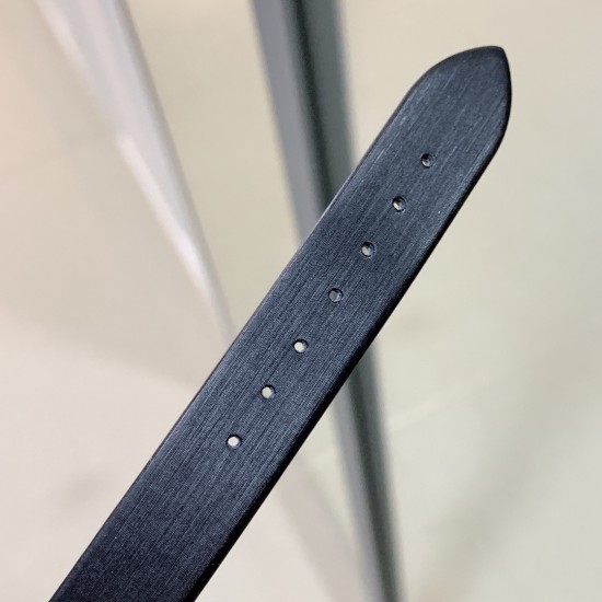 实拍 江诗丹顿-Vacheron Constantin 作为世界上历史悠久的钟表制造商从未停止生产,秉承悉力以赴,精益求精的品牌座右铭,其中有一款-Malte系列25530/000R-9742,经典酒桶型婉表,防磨水晶镜面,内部经反光处理,配置瑞士原装石英机芯,尺寸28.40*38.67毫米,厚度7.28毫米。表壳电镀18K白金/玫瑰金,表带有布绢带,牛皮带两种选择,针扣配带.市面最高版本,你值得拥有! 实拍 江诗丹顿-Vacheron Constantin 作为世界上历史悠久的钟表制造商从未停止生产,秉承悉力以赴,精益求精的品牌座右铭,其中有一款-Malte系列25530/000R-9742,经典酒桶型婉表,防磨水晶镜面,内部经反光处理,配置瑞士原装石英机芯,尺寸28.40*38.67毫米,厚度7.28毫米。表壳电镀18K白金/玫瑰金,表带有布绢带,牛皮带两种选择,针扣配带.市面最高版本,你值得拥有!