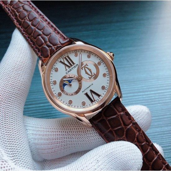 卡地亚 CARTIER R60 首款星辰腕表。此款卡地亚采用A制精钢打造出以直径为42mmx11.5mm,引进最新打磨的进口机芯—型号:8219-23A改装机芯,前所未有的走时精准 与性能稳定统一于一身。不惜成本.得到卡地亚原装的皮带和原装折叠扣。从外观看它不是家族中的显贵,但一定是家族的骄傲、低调而奢华。三杰精致推荐男士机械腕表 SJ为你精心挑选超真实实物图拍摄 卡地亚 CARTIER R60 首款星辰腕表。此款卡地亚采用A制精钢打造出以直径为42mmx11.5mm,引进最新打磨的进口机芯—型号:8219-23A改装机芯,前所未有的走时精准 与性能稳定统一于一身。不惜成本.得到卡地亚原装的皮带和原装折叠扣。从外观看它不是家族中的显贵,但一定是家族的骄傲、低调而奢华。三杰精致推荐男士机械腕表 SJ为你精心挑选超真实实物图拍摄