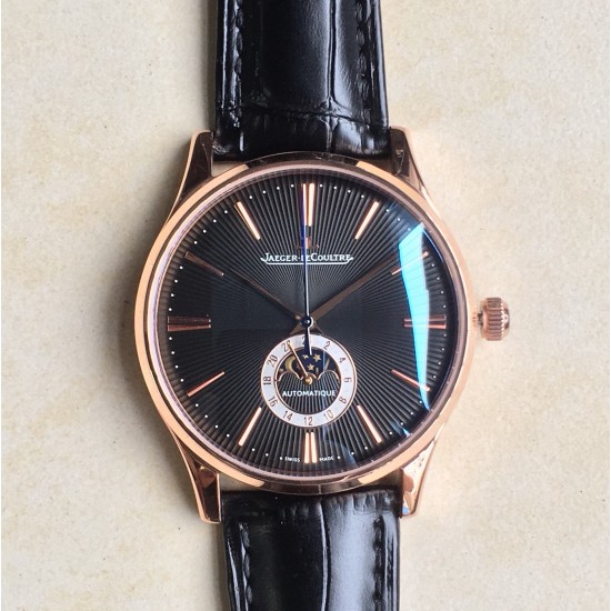 Jaeger-leCoultre Master Ultra Thin Moon积家超薄月相大师系列42mm腕表,简洁的线条设计,赏心悦目的表盘。 显示令表盘尽显活力,6位24小时指针宛如一幕和谐美妙的腕上芭蕾。透过玻璃底盖,机芯运行一目了然。这款厚度仅5.8毫米的超薄机芯向世人证实,超凡的技艺和极尽复杂的功能可以在狭小的空间内完美展现。顶级出品 精品不断 Jaeger-leCoultre Master Ultra Thin Moon积家超薄月相大师系列42mm腕表,简洁的线条设计,赏心悦目的表盘。 显示令表盘尽显活力,6位24小时指针宛如一幕和谐美妙的腕上芭蕾。透过玻璃底盖,机芯运行一目了然。这款厚度仅5.8毫米的超薄机芯向世人证实,超凡的技艺和极尽复杂的功能可以在狭小的空间内完美展现。顶级出品 精品不断