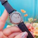 专柜同步发售欧米茄(OMEGA) 【精湛品质-女神专属】-女士精品腕表 碟飞典雅系列 原版复刻1:1,表款堪称是系列中最迷人的表款之一,尽显优雅气质与低调奢华,顶端表壳以316精钢打造,搭载日本进口西铁城机械 零返修 来自进口316钢表带 历经多道工序,防汗水,耐腐蚀 表盘-蓝宝石高清镜面 壳身整体超强立体感 精雕细琢,卓绝技艺 品质保证 尺寸:32mm厚11mm 时尚百搭,精致华贵呈现自然魅力 专柜同步发售欧米茄(OMEGA) 【精湛品质-女神专属】-女士精品腕表 碟飞典雅系列 原版复刻1:1,表款堪称是系列中最迷人的表款之一,尽显优雅气质与低调奢华,顶端表壳以316精钢打造,搭载日本进口西铁城机械 零返修 来自进口316钢表带 历经多道工序,防汗水,耐腐蚀 表盘-蓝宝石高清镜面 壳身整体超强立体感 精雕细琢,卓绝技艺 品质保证 尺寸:32mm厚11mm 时尚百搭,精致华贵呈现自然魅力
