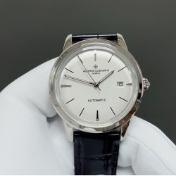 【TW 最新出品爆款推荐 】江诗丹顿Vacheron constantin 经典之美品鉴江诗.丹顿传袭系列腕表！TW制表师团队历时8个月精心设计，敢为人先，力求完美。 款式采用原装9015机芯，每小时振频28800次，零返修质量✅。TW厂独家研发壳套，独家的锅盖玻璃材质！直径40mm，超强3D立体感，超薄工艺。款式表盘上采用经典独家内影作为刻度，更显示出这款腕表的华贵气质。款式搭配意大利牛皮让手腕更贴合舒适 ⌚️江诗丹顿，你终将拥有的腕表