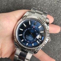 少量到货[色][色]N厂新品劳力士Rolex Sky-Dweller 天行者！【表壳】尺寸42MM，沉稳可靠、雍容大度！表圈采用劳力士Ring Command三角坑纹，旋转外圈可调转月份功能！抗刮损蓝宝石水晶，防反光凸透式放大日历窗【表带:】(蚝式钢)，蚝式，三排链节 蚝式摺扣配5毫米易调链节伸展系统【表盘】放射太阳纹理，刻度12小窗口红点月         份显示【机芯】搭载全自动机械9001机芯【功能】日期显示    月份显示   年历显示          双时区