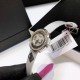 伯爵-PIAGET POSSESSION 系列,全新高级珠宝系列,18K白金镶钻,旋转式表圈,镶嵌37颗圆型美钻,寓意着时来运转,富贵逼人,采用轻柔的缎面材质皮带,与钻石散发的耀眼光芒造型形成优雅对比。Piageet 以逾百年的奢华珠宝腕间闪耀之作铺镶满钻的字面 挑战美学工艺的界限 独特大胆的创意风格与凝练腕间的璀璨美学,正待 与您邂逅。尺寸29X6.8mm「MX实拍」 伯爵-PIAGET POSSESSION 系列,全新高级珠宝系列,18K白金镶钻,旋转式表圈,镶嵌37颗圆型美钻,寓意着时来运转,富贵逼人,采用轻柔的缎面材质皮带,与钻石散发的耀眼光芒造型形成优雅对比。Piageet 以逾百年的奢华珠宝腕间闪耀之作铺镶满钻的字面 挑战美学工艺的界限 独特大胆的创意风格与凝练腕间的璀璨美学,正待 与您邂逅。尺寸29X6.8mm「MX实拍」