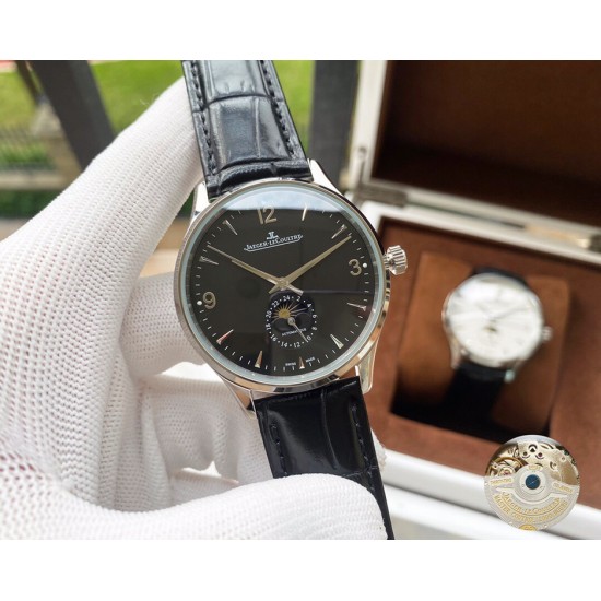 积家 Jaeger Lecoultre 大师系列,经典大三针搭载月相设计,采用全自动机械机芯,进口小牛皮表带,矿物质超强镜面,尺寸43*13mm! 积家 Jaeger Lecoultre 大师系列,经典大三针搭载月相设计,采用全自动机械机芯,进口小牛皮表带,矿物质超强镜面,尺寸43*13mm!