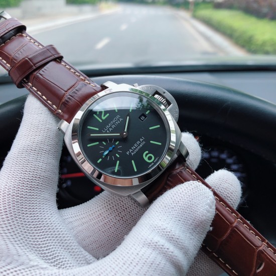 SJ出品 品牌:沛纳海--PANERAI 类型:男士顶级腕表 机芯:全自动机械机芯 表壳:316L精钢表壳 镜面:矿物强化玻璃 皮带:进口真牛皮表带 三杰卓越非凡 尽显男士魅力尺寸:直径44mm 厚度16mm。SJ为你精心打造超真实实物图拍摄 让你超真实实物图体验 SJ出品 品牌:沛纳海--PANERAI 类型:男士顶级腕表 机芯:全自动机械机芯 表壳:316L精钢表壳 镜面:矿物强化玻璃 皮带:进口真牛皮表带 三杰卓越非凡 尽显男士魅力尺寸:直径44mm 厚度16mm。SJ为你精心打造超真实实物图拍摄 让你超真实实物图体验