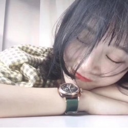 周冬雨，吴谨言同款 近期ins小红书大热的款式，号称“小沛纳海”，百搭不挑人，各种搭配来给你们种草下