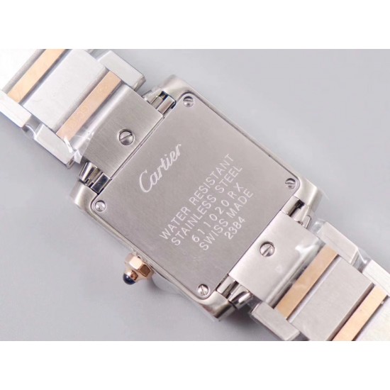 实拍 8848F出品卡地亚法国坦克!瑞士石英机芯,尺寸~25.35*20.3mm,其他的就不作多介绍了,均可官网查阅,下面我来讲讲它的迷人之处,坦克腕表家族中女性最喜欢的一个系列。首先正像坦克与履带的不可分离,法国坦克腕表的履带式表链不仅像一款简练的手镯将金属的光泽绽放无余,也更好的融合了坦克系列棱角分明、锐利的表壳边缘,二者的结合不仅使表款风格上有个完整的统一性,更是对坦克腕表系列的自由精神的完美诠释,因此法国坦克可谓是卡地亚坦克腕表系列之中的经典之作!保卡、吊牌、表带膜和外包装都有贴标型号!下手要快! 实拍 8848F出品卡地亚法国坦克!瑞士石英机芯,尺寸~25.35*20.3mm,其他的就不作多介绍了,均可官网查阅,下面我来讲讲它的迷人之处,坦克腕表家族中女性最喜欢的一个系列。首先正像坦克与履带的不可分离,法国坦克腕表的履带式表链不仅像一款简练的手镯将金属的光泽绽放无余,也更好的融合了坦克系列棱角分明、锐利的表壳边缘,二者的结合不仅使表款风格上有个完整的统一性,更是对坦克腕表系列的自由精神的完美诠释,因此法国坦克可谓是卡地亚坦克腕表系列之中的经典之作!保卡、吊牌、表带膜和外包装都有贴标型号!下手要快!