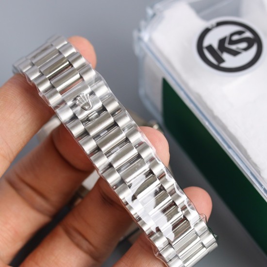 顶级做工KS新品:劳力士 日志 不断提高复刻效果,ROLEX劳力士 间金、间玫、精钢不断改进的钻研精神,特别是五大神器的业界认可,目前销量一直成上升趋势!【尺寸】直径41mm【表镜】抗刮损蓝水晶玻璃,防反光凸透式放大日历窗【表壳】上链表冠,【机芯】稳定复刻2836自动机械机芯、【表带】蚝式三节表链折叠扣,防水大于100米 顶级做工KS新品:劳力士 日志 不断提高复刻效果,ROLEX劳力士 间金、间玫、精钢不断改进的钻研精神,特别是五大神器的业界认可,目前销量一直成上升趋势!【尺寸】直径41mm【表镜】抗刮损蓝水晶玻璃,防反光凸透式放大日历窗【表壳】上链表冠,【机芯】稳定复刻2836自动机械机芯、【表带】蚝式三节表链折叠扣,防水大于100米
