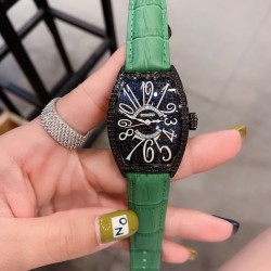 ✔️✔️法兰克穆勒 FranckMuller 36mm*45mm酒桶型表壳和夸张的弧度设计满足了小女生对FM的热爱✔️✔️