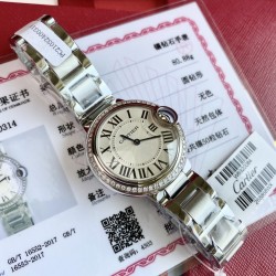 新款33钻表！又一重磅来袭！卡地亚真钻蓝气球欧洲渠道，每到年底国外很多代工都会流点这种很贵的表出来，同属石英机芯，33mm表盘，表壳镶嵌50颗vs1.5真钻！每只都有国家机构出具的证书，确保每一块都是真材实料真钻石，参数具体详尽，远非市场那些假证书可比，每一张证书的检测编号都是唯一编号，一一对应，绝无重复，机构官方网站可查阅！这个价格买钻石都值，更不要说买这个牌子的表，送礼是绝对赞到爆！要的速度了！
