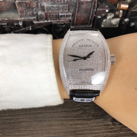 法兰克 穆勒Franck Muller 全新满天星系列⚓️搭载进口日本西铁城机械机芯⚙️18K电镀工艺意大利双面小牛皮原装针扣酒桶形拱桥状精钢表壳⚫️手工全镶嵌施华洛水晶钻 高贵霸气尺寸43*55mm高尚的艺术 精湛的工艺 一经发布 无不轰动 法兰克 穆勒Franck Muller 全新满天星系列⚓️搭载进口日本西铁城机械机芯⚙️18K电镀工艺意大利双面小牛皮原装针扣酒桶形拱桥状精钢表壳⚫️手工全镶嵌施华洛水晶钻 高贵霸气尺寸43*55mm高尚的艺术 精湛的工艺 一经发布 无不轰动