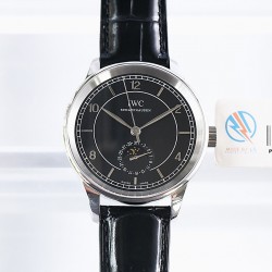 LS精品   2⃣️0⃣️2⃣️0⃣️新款万国IWC葡萄牙（复刻版）系列，日历和月相所有功能和原装机芯一致机芯改装复刻原装瑞士2824➖2全自动机芯（6位真日历与24小时日月星辰功能）振频：28800每小时振荡次数动力储备，尺寸：4111mm，双面蓝宝石水晶玻璃，意大利牛皮搭配原装扣，100米深度防水