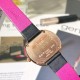 新方钻 伯爵-PIAGET,POSESSION时来运转系列,女士皮带腕表,镶饰方钻石,旋转圈口。这款高级女士腕表以Posession系列的标志性旋转圆环为灵感,搭配璀璨钻石彰显标志性风格,进口瑞士机芯,蓝宝石水晶玻璃,采用原装针式表扣佩戴方便!尺寸:29mm实物拍摄品质如一! 新方钻 伯爵-PIAGET,POSESSION时来运转系列,女士皮带腕表,镶饰方钻石,旋转圈口。这款高级女士腕表以Posession系列的标志性旋转圆环为灵感,搭配璀璨钻石彰显标志性风格,进口瑞士机芯,蓝宝石水晶玻璃,采用原装针式表扣佩戴方便!尺寸:29mm实物拍摄品质如一!