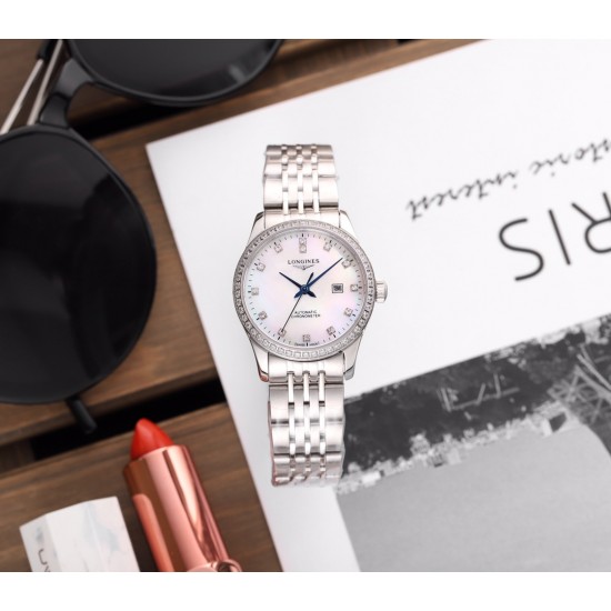 原单品质浪琴版12个 天然珍珠贝壳面 上手效果极佳✨✨Longines开创者系列⚡️⚡️赵丽颖⭕️同款型号:L2.320.4.11.6(可佩戴原装质感牛皮)⚡️⚡️这是浪琴首个所有表款均被授以瑞士天文台认证(COSC)的腕表系列。此款女表采用超薄进口西铁城6t15机芯- 原装开模直径30 蓝宝石玻璃镜面防刮效果316精钢打造与原装一样细节标准✅背透设计清晰可见机芯的律动,出席任何场合尽显优雅个性真我态度。钻石圈口璀璨夺目非你莫属!!FK独家实拍! 原单品质浪琴版12个 天然珍珠贝壳面 上手效果极佳✨✨Longines开创者系列⚡️⚡️赵丽颖⭕️同款型号:L2.320.4.11.6(可佩戴原装质感牛皮)⚡️⚡️这是浪琴首个所有表款均被授以瑞士天文台认证(COSC)的腕表系列。此款女表采用超薄进口西铁城6t15机芯- 原装开模直径30 蓝宝石玻璃镜面防刮效果316精钢打造与原装一样细节标准✅背透设计清晰可见机芯的律动,出席任何场合尽显优雅个性真我态度。钻石圈口璀璨夺目非你莫属!!FK独家实拍!