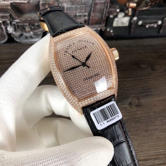 法兰克 穆勒Franck Muller 全新满天星系列⚓️搭载进口日本西铁城机械机芯⚙️18K电镀工艺意大利双面小牛皮原装针扣酒桶形拱桥状精钢表壳⚫️手工全镶嵌施华洛水晶钻 高贵霸气尺寸43*55mm高尚的艺术 精湛的工艺 一经发布 无不轰动 法兰克 穆勒Franck Muller 全新满天星系列⚓️搭载进口日本西铁城机械机芯⚙️18K电镀工艺意大利双面小牛皮原装针扣酒桶形拱桥状精钢表壳⚫️手工全镶嵌施华洛水晶钻 高贵霸气尺寸43*55mm高尚的艺术 精湛的工艺 一经发布 无不轰动