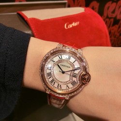 高品质，  Ballon Bleu de Cartier卡地亚蓝气球腕表奢华系列，百搭尺寸36mm，简约又别具品味，搭配进口意大利鳄鱼纹小牛皮制作摒弃了现代盛行的繁复华丽的修饰，以简约重新诠释唯美，打造独家高品质，采用斯华洛水晶钻石制作出表盘 优雅精致高贵气质尽显无漏