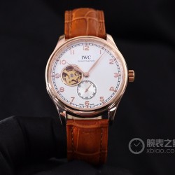品牌：万国 IWC表带：真牛皮/316L精钢表带机芯：全自动机械机芯材料：矿物质超强镜面尺寸：直径41mm厚12mm！