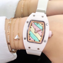 实拍 理查德米勒 RichardMille 糖果棉花糖 最新爆款 bon bon系列最稀有的作品！克服传统工艺打破模式！钟表最受尊敬的技术之一。不是所有人的嫁妆，棉花糖运动曲线和颜色，它们是诱人的。有了理查德米勒，实现了把棉花糖戴在你的手腕上！白色陶瓷加上黄粉绿搪瓷表盘，RM-07柔和的颜色创造了一个组合...甜蜜！糖果店的一次旅行，一个让人难以置信的艺术品。你会戴上它吗？