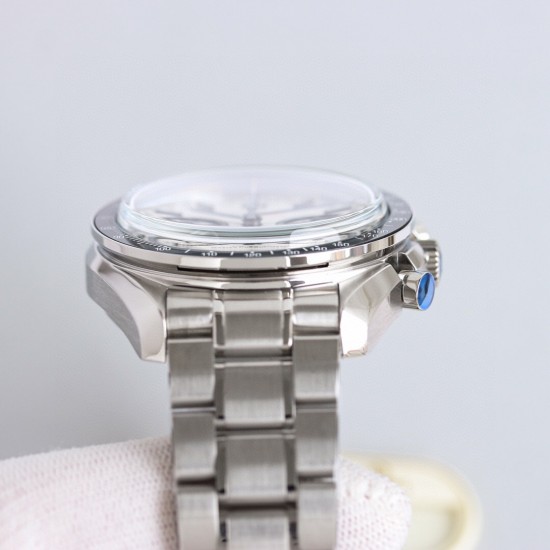 OMEGA 欧米茄 赛车计时码表【SPEEDMASTER】TVS自主研发自制9900机芯,3点盘为【12小时】和【60分钟】累积计时盘。所有功能及外观与原版一致,TVS匠心之作【1】钢材都是采用进口AISI316L特钢加硬处理制造,所以硬度都达到240HV,你看到的表壳沙纹清晰细腻洁白没有气孔完美缔造还原正品一样材质【2】通透弧拱形蓝宝石水晶玻璃镜面另表盘更加凸显【3】哑光表盘搭配镀白金条钉,夜光采用进口超强夜光粉制造【4】超霸月球系列搭配精钢表带与进口牛皮带,表带与陶瓷圈可以原版互换。 OMEGA 欧米茄 赛车计时码表【SPEEDMASTER】TVS自主研发自制9900机芯,3点盘为【12小时】和【60分钟】累积计时盘。所有功能及外观与原版一致,TVS匠心之作【1】钢材都是采用进口AISI316L特钢加硬处理制造,所以硬度都达到240HV,你看到的表壳沙纹清晰细腻洁白没有气孔完美缔造还原正品一样材质【2】通透弧拱形蓝宝石水晶玻璃镜面另表盘更加凸显【3】哑光表盘搭配镀白金条钉,夜光采用进口超强夜光粉制造【4】超霸月球系列搭配精钢表带与进口牛皮带,表带与陶瓷圈可以原版互换。
