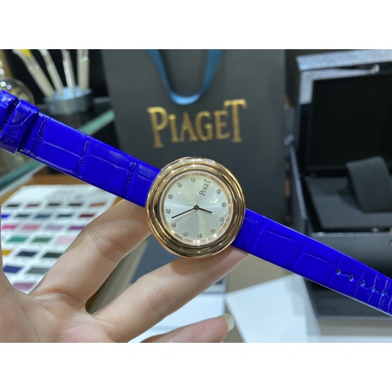 全网女生听我的!买它…❤️。 伯爵“时来运转”顶级奢侈品入门款第一眼看到它的时候我一眼就中,首先是外观设计足够百搭,旋转式表圈可自由转动,外层一圈可来回转动 很有寓意、一起“转动,遇见非凡”。百搭中号34尺寸!上手很秀气,彩色鳄鱼皮可轻松拆卸 看上去就高端,机芯采用瑞士进口石英机芯,螺旋式表圈316L精钢打磨抛光 表面光亮如镜、表盘内圈钻石刻度 11颗⭕️圆形美钻、外圈42颗圆形美钻 全网女生听我的!买它…❤️。 伯爵“时来运转”顶级奢侈品入门款第一眼看到它的时候我一眼就中,首先是外观设计足够百搭,旋转式表圈可自由转动,外层一圈可来回转动 很有寓意、一起“转动,遇见非凡”。百搭中号34尺寸!上手很秀气,彩色鳄鱼皮可轻松拆卸 看上去就高端,机芯采用瑞士进口石英机芯,螺旋式表圈316L精钢打磨抛光 表面光亮如镜、表盘内圈钻石刻度 11颗⭕️圆形美钻、外圈42颗圆形美钻