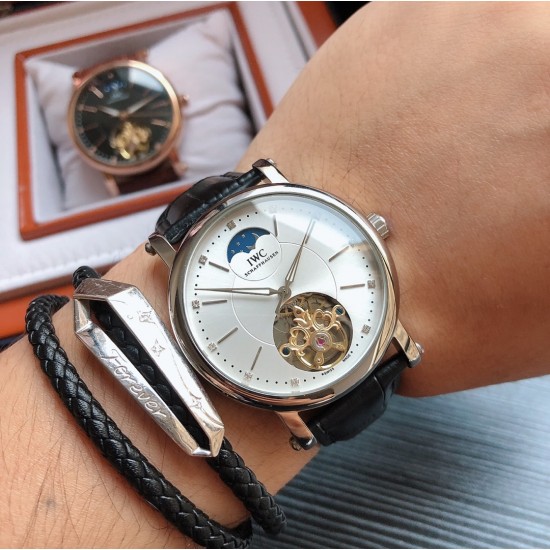 【品牌】万国 IWC S9 （臻贵卓绝 睿智之作）最佳设计【类型】精致款男士腕表（更卓越）真男人(传奇销量）【表带】采用真牛皮表带（更舒适）深受喜爱【机芯】超顶级机械机芯（更稳定）恒动永久【材料】矿物质超强镜面（更耐磨）厚感超强睿智风范 [福]大气设计 [福]王者归来 【尺寸】直径42mm厚13mm睿智上市！欢迎转载[發][發] 三杰精致推荐男士机械腕表 SJ为你精心挑选超真实实物图拍摄