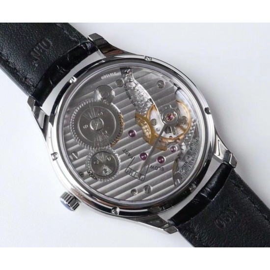 IWC 万国(葡萄牙系列)V3版 IW545408型腕表,简称“琼斯之剑”。正品开模,干练整洁,专为男士打造的腕表。锅盖蓝宝石玻璃,手动上弦的滴答声,背透镶嵌的红宝石,来回摆动的游丝走线,纯粹的机械之美,都让每个狂热的机械爱好者深深着迷!表盘尺寸:44毫米X10机芯类型:手动机㭜系列型号:98295动力储存:46小时表镜材质:兰宝石玻璃表带材质:意大利小牛皮表扣类型:针扣后盖表底:透底功能风格:6位小秒针,纯粹机械之美! IWC 万国(葡萄牙系列)V3版 IW545408型腕表,简称“琼斯之剑”。正品开模,干练整洁,专为男士打造的腕表。锅盖蓝宝石玻璃,手动上弦的滴答声,背透镶嵌的红宝石,来回摆动的游丝走线,纯粹的机械之美,都让每个狂热的机械爱好者深深着迷!表盘尺寸:44毫米X10机芯类型:手动机㭜系列型号:98295动力储存:46小时表镜材质:兰宝石玻璃表带材质:意大利小牛皮表扣类型:针扣后盖表底:透底功能风格:6位小秒针,纯粹机械之美!