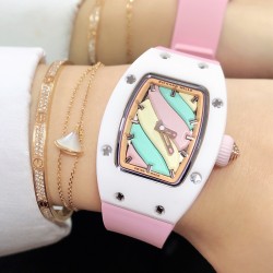 实拍 理查德米勒 RichardMille 糖果棉花糖 最新爆款 bon bon系列最稀有的作品！克服传统工艺打破模式！钟表最受尊敬的技术之一。不是所有人的嫁妆，棉花糖运动曲线和颜色，它们是诱人的。有了理查德米勒，实现了把棉花糖戴在你的手腕上！白色陶瓷加上黄粉绿搪瓷表盘，RM-07柔和的颜色创造了一个组合...甜蜜！糖果店的一次旅行，一个让人难以置信的艺术品。你会戴上它吗？