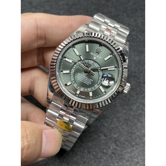 新配色 ROLEX 劳力士 纵航者型Sky-Dweller原装尺寸腹刻抄写 表耳钢印俱全 参数:搭载JP改9001机芯 振频:21800每小时 尺寸:42mm,夜光:超强冰蓝夜光! 新配色 ROLEX 劳力士 纵航者型Sky-Dweller原装尺寸腹刻抄写 表耳钢印俱全 参数:搭载JP改9001机芯 振频:21800每小时 尺寸:42mm,夜光:超强冰蓝夜光!
