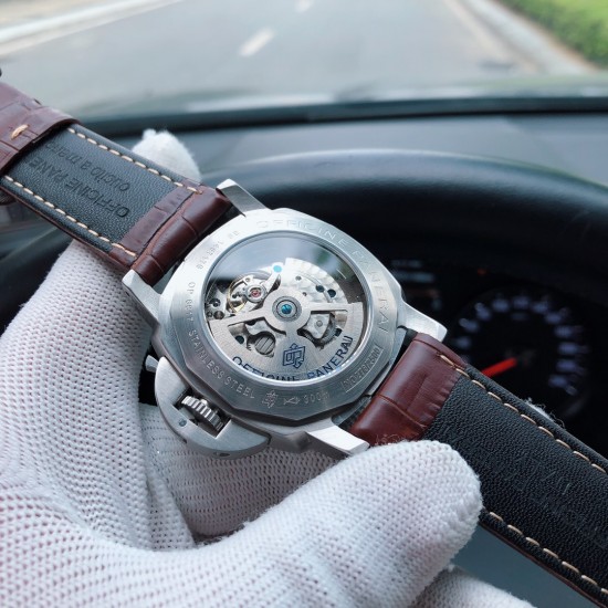 SJ出品 品牌:沛纳海--PANERAI 类型:男士顶级腕表 机芯:全自动机械机芯 表壳:316L精钢表壳 镜面:矿物强化玻璃 皮带:进口真牛皮表带 三杰卓越非凡 尽显男士魅力尺寸:直径44mm 厚度16mm。SJ为你精心打造超真实实物图拍摄 让你超真实实物图体验 SJ出品 品牌:沛纳海--PANERAI 类型:男士顶级腕表 机芯:全自动机械机芯 表壳:316L精钢表壳 镜面:矿物强化玻璃 皮带:进口真牛皮表带 三杰卓越非凡 尽显男士魅力尺寸:直径44mm 厚度16mm。SJ为你精心打造超真实实物图拍摄 让你超真实实物图体验