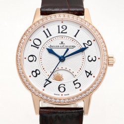 TW出品：积家约会系列自动机械图为女表 【尺寸】尺寸34mm 厚度10mm【机芯】搭载进口9015机改原装cal.898A自动上链机芯（不是加夹板）【表带】搭配进口意大利牛皮表带 【显示指针】顶级烧钢兰指针 具昼夜显示功能