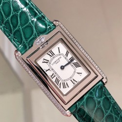 实拍 AW厂最新卡地亚翻转坦克卡地亚 Cartier的Tank Reversible系列诞生于1932年，也就是今日Tank Basculante的前身，是以其著名的长方形坦克为基础造型，再加上表身可以翻转的功能，此功能称为Cabriolet，法文的意思是有篷的马车，取其翻转过程形式篷顶收放，表壳电白金品质，搭配美州鳄鱼皮表带尺寸长31m宽26厚4.8。