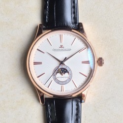 2019推出新款 Jaeger-leCoultre Master Ultra Thin Moon积家超薄月相大师系列42mm腕表，简洁的线条设计，赏心悦目的表盘。 显示令表盘尽显活力，6位24小时指针宛如一幕和谐美妙的腕上芭蕾。透过玻璃底盖，机芯运行一目了然。这款厚度仅5.8毫米的超薄机芯向世人证实，超凡的技艺和极尽复杂的功能可以在狭小的空间内完美展现