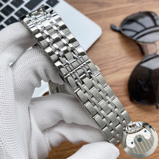 实物拍摄品牌：江诗丹顿 -Vacheron Constantin类型：[酷]男士腕表表壳：316精钢（做工优质）表带：进口真牛皮/316精钢（两种可选）机芯：高级定制全自动机械机芯（走时稳定）玻璃：高级强化镀膜镜面尺寸：直径41mm，厚度12.5mm