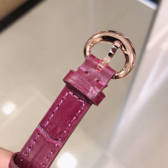 实拍 最新萧邦彩虹钻震撼来袭!萧邦快乐钻一直是女表中的翘楚,对萧邦这个系列的创意一直中毒很深,这款彩虹钻属于萧邦的高级珠宝系列!该腕表尺寸大小恰到好处 佩戴舒适!当时间遇见彩虹 玩转小清新 宝石闪耀着红橙黄绿青蓝紫等斑斓色彩 恰似添上曼妙多姿变化色彩精心挑选玲珑精巧的宝石组合镶嵌在一起 为腕表赋予了奇异光彩!女表彩虹圈 萧邦宝石美 不犹豫 果断入手吧! 实拍 最新萧邦彩虹钻震撼来袭!萧邦快乐钻一直是女表中的翘楚,对萧邦这个系列的创意一直中毒很深,这款彩虹钻属于萧邦的高级珠宝系列!该腕表尺寸大小恰到好处 佩戴舒适!当时间遇见彩虹 玩转小清新 宝石闪耀着红橙黄绿青蓝紫等斑斓色彩 恰似添上曼妙多姿变化色彩精心挑选玲珑精巧的宝石组合镶嵌在一起 为腕表赋予了奇异光彩!女表彩虹圈 萧邦宝石美 不犹豫 果断入手吧!