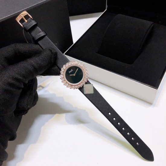 ❤️伯爵-PIAGET 全新高级珠宝系列,18K白金.玫瑰金,镶饰24颗马眼型切割美钻(约3.84克拉)是高级珠宝制作的一大挑战;钻石散发的耀眼光芒,皮带采用轻柔的缎面材质,与钻石造型形成优雅对比。原装尺寸31X7.8mm ❤️伯爵-PIAGET 全新高级珠宝系列,18K白金.玫瑰金,镶饰24颗马眼型切割美钻(约3.84克拉)是高级珠宝制作的一大挑战;钻石散发的耀眼光芒,皮带采用轻柔的缎面材质,与钻石造型形成优雅对比。原装尺寸31X7.8mm
