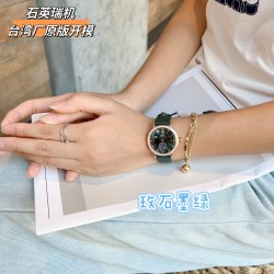 ✨✨IWC万国柏涛菲诺女表     ——昼夜与星辰，一昼一夜一更替✨✨♥️♥️日月为你转动，把星辰赠予你♥️♥️昼夜显示腕表具有的象征意义，代表着时间的流逝和自然的更迭，日月星辰随时间变化，如太阳随着一天的日出逐渐升起，月亮和星星轮流出现在表盘中，展现腕表的精致和优雅所带有的浪漫色彩，让我们感受到时间的魅力和自然的力量！腕表精致简约，风格百搭，34mm的尺寸更显利落别致，精致美观，也更适合女神的纤细手腕佩戴!内部搭载石英瑞士机芯，蓝宝石玻璃，表带搭配快拆系统！
