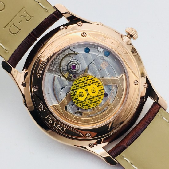 ZF【厚积“薄”发 年度大作】ZF新品,积家月相大师系列,表壳直径39mmX9.9mm与原装同步。六点钟的子盘拥有阳历阴历(月相)双期显示,月相一月转一圈,功能和正品一致。【技术突破】采用9015改积家自产Cal.925/1机芯,功能百分百同步原装自产机芯。走时稳定,素质坚挺。【细节突破】从侧面观察腕表盘面发现有微微的弧度,ZF为了达到这一效果,耗时费力多次调整模具,确保神韵和感觉能与原装相媲美。ZF积家月相大师,满足您对月相的一切美好情怀。 ZF【厚积“薄”发 年度大作】ZF新品,积家月相大师系列,表壳直径39mmX9.9mm与原装同步。六点钟的子盘拥有阳历阴历(月相)双期显示,月相一月转一圈,功能和正品一致。【技术突破】采用9015改积家自产Cal.925/1机芯,功能百分百同步原装自产机芯。走时稳定,素质坚挺。【细节突破】从侧面观察腕表盘面发现有微微的弧度,ZF为了达到这一效果,耗时费力多次调整模具,确保神韵和感觉能与原装相媲美。ZF积家月相大师,满足您对月相的一切美好情怀。