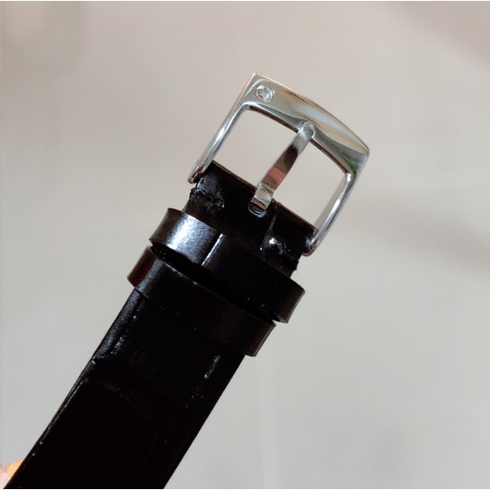 实拍 新推出黑色牛皮表带 伯爵 全新Piaget Lime light系列腕表,以其独特的造型,引领着时尚界的风潮,更是邀请到国际巨星巩俐倾情代言,必将成为伯爵品牌全新的识别69式印,瑞士石英32mm 白金电度 最好的T钻一比一品质。 实拍 新推出黑色牛皮表带 伯爵 全新Piaget Lime light系列腕表,以其独特的造型,引领着时尚界的风潮,更是邀请到国际巨星巩俐倾情代言,必将成为伯爵品牌全新的识别69式印,瑞士石英32mm 白金电度 最好的T钻一比一品质。