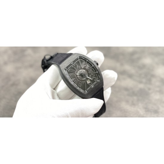 法兰克穆勒 FRANCK MULLER,透过特殊处理工序将碳纤维的超轻优雅与夜光粒子的特性完美糅合,将两种材质的特性发挥得淋漓尽致,在表壳内呈现前所未见如宇宙般的景象。 在夜幕低垂之时,展现充满未来感的外型,令人耳目一新。碳纤维表壳饰以夜光细节,令这款腕表更前卫时尚。搭载9015机芯,质量稳定。tw厂出品,出货实拍 法兰克穆勒 FRANCK MULLER,透过特殊处理工序将碳纤维的超轻优雅与夜光粒子的特性完美糅合,将两种材质的特性发挥得淋漓尽致,在表壳内呈现前所未见如宇宙般的景象。 在夜幕低垂之时,展现充满未来感的外型,令人耳目一新。碳纤维表壳饰以夜光细节,令这款腕表更前卫时尚。搭载9015机芯,质量稳定。tw厂出品,出货实拍