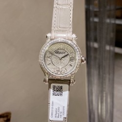 实拍 为你带来快乐——推出萧邦chopard Happy Sport满钻腕表！①卓越时计源于精湛工艺，双层蓝宝水晶玻璃之间，7颗施华洛世奇快乐彩钻活灵活现，完美诠释原装的韵味和感觉，镶满钻的表壳比例匀称，做工精湛，颗颗美钻饱满挺拔。②字面为了追求完美，耗时耗力，每一个刻度和英文logo都经过多次的独立开模，耗费多套模板，为你带来最接近原装的字面效果！③机芯采用进口石英机芯走时精准，④表带方面，为追求极致以及每一位客户的体验感，不惜成本采用牛皮皮表带，为你带来最高的体验手感制表技艺和宝石镶嵌完美融合！