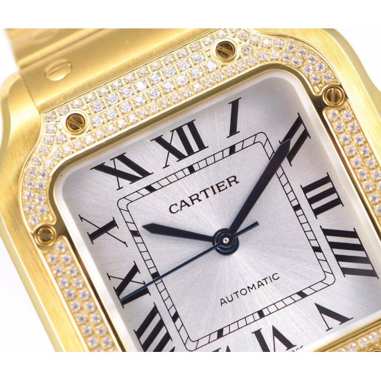 【BV出品】santos de Cartier腕表 山度士女装表款 表壳 表圈镶嵌206颗明亮式切割圆钻 七角形表冠 镶嵌一颗多切面蓝宝石 阳光射线纹饰效果表盘,剑型蓝钢指针 蓝宝石水晶镜面 配备“SmartLink”表链调节装置 可配鳄鱼皮或牛皮表带 搭配双重折叠表扣 表带均配备“QuickSwitch”表带快速替换装置 表壳宽度:35.1毫米 表壳厚度:8.83毫米 防水深度10巴(约100米) 【BV出品】santos de Cartier腕表 山度士女装表款 表壳 表圈镶嵌206颗明亮式切割圆钻 七角形表冠 镶嵌一颗多切面蓝宝石 阳光射线纹饰效果表盘,剑型蓝钢指针 蓝宝石水晶镜面 配备“SmartLink”表链调节装置 可配鳄鱼皮或牛皮表带 搭配双重折叠表扣 表带均配备“QuickSwitch”表带快速替换装置 表壳宽度:35.1毫米 表壳厚度:8.83毫米 防水深度10巴(约100米)
