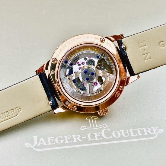 JAEGER-LECOULTRE积家女款RENDEZ-VOUS约会系列。尺寸：29mm搭载日本进口全自动机械机芯  正品版本机芯主版  功能：日夜星晨、时分秒显示功能 ，展现出昼的灿烂与夜的浪漫(刚刚的相遇，[玫瑰]刚刚的缘分，[爱心]刚刚的时间，愿幸福快乐与您相伴)