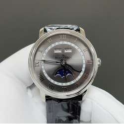 宝珀villeret 经典6654 全新V3升级版来咯从“芯”出发，去繁就简 让属于你的分秒瞬间更加完整！ 升级亮点【机芯】1.全新进口Cal.6654机芯 摆幅28800 走时更精准2.升级秒针实心大中轴 同步正品3.烫金立体工艺月相盘4.对版后盖见光比例 宝珀6654 全新V3升级版——你值得拥有！