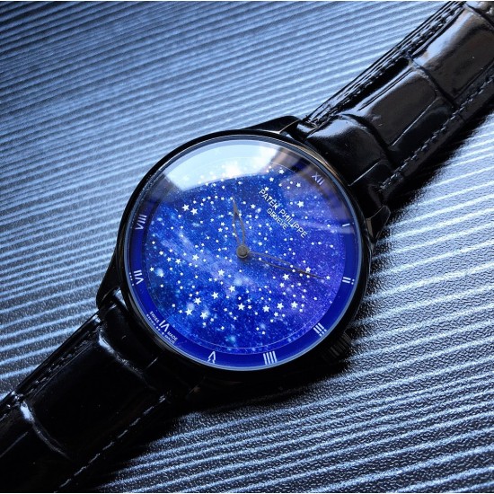 品牌:百达翡丽 PP Z2 全球限量版星云系列机芯:西铁城8215机芯(超级稳定) 材质:316精钢镜片:顶级蓝宝石 表带:意大利进口小牛皮尺寸:41mm*10.5mm防水:100米(可游泳佩戴)夜光:超级夜光由意大利Grald Genta耗时16个月,最终打造而成,打破手表的传统模式,让手表真正成为一件艺术品。 品牌:百达翡丽 PP Z2 全球限量版星云系列机芯:西铁城8215机芯(超级稳定) 材质:316精钢镜片:顶级蓝宝石 表带:意大利进口小牛皮尺寸:41mm*10.5mm防水:100米(可游泳佩戴)夜光:超级夜光由意大利Grald Genta耗时16个月,最终打造而成,打破手表的传统模式,让手表真正成为一件艺术品。