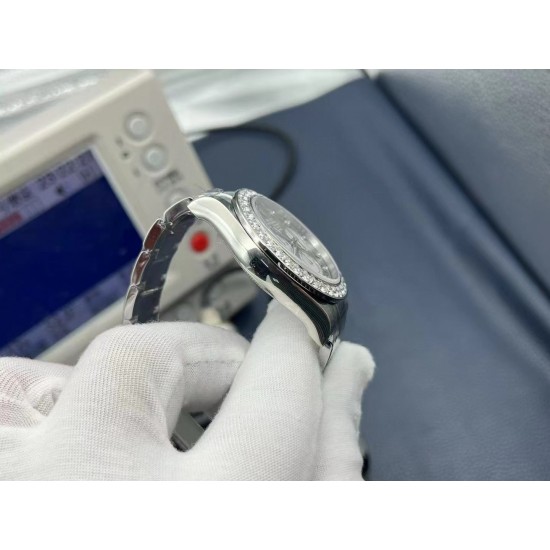 新款!ROLEX 劳力士迪通拿宇宙计型腕表116500LN系列 定制版特别款式,升级方面:1⃣️【直径】直径40MM,厚度12.2MM!接近原装厚度!2⃣️【机芯】搭载迪通拿4131自动上链机械机芯,厚度与正品保持一致,计时功能完美实现!3⃣️【材质】采用与原装一致的904L精钢,表带做工细腻完美!4⃣️【镜片】抗划损蓝宝石水晶玻璃镜面,通透性极佳! 新款!ROLEX 劳力士迪通拿宇宙计型腕表116500LN系列 定制版特别款式,升级方面:1⃣️【直径】直径40MM,厚度12.2MM!接近原装厚度!2⃣️【机芯】搭载迪通拿4131自动上链机械机芯,厚度与正品保持一致,计时功能完美实现!3⃣️【材质】采用与原装一致的904L精钢,表带做工细腻完美!4⃣️【镜片】抗划损蓝宝石水晶玻璃镜面,通透性极佳!